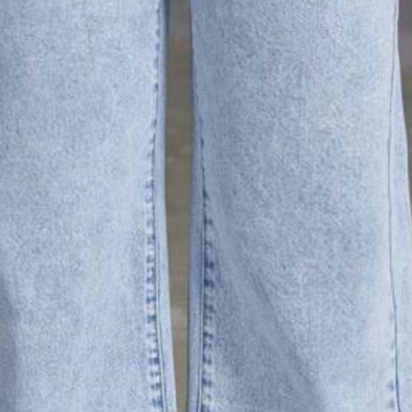 JEANS Pink bow on back pockets. Reminiscent of Loveshackfancy. So preppy! - Picture 9 of 10